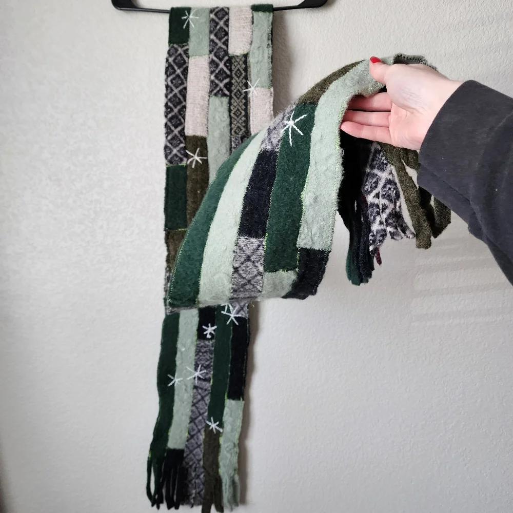 VINTAGE Patchwork quilted‎ tassel scarf in green black
